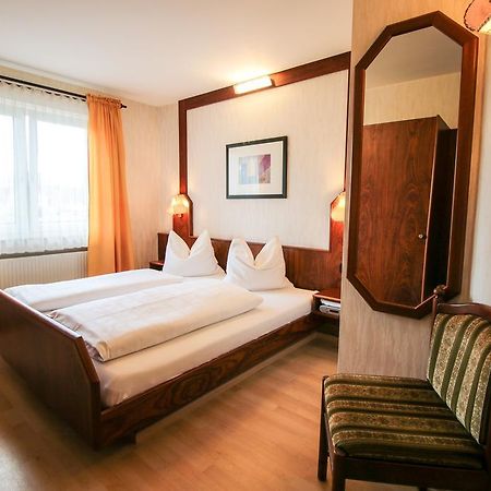 Hotel-Restaurant Und Gaestehaus Loewen Süßen 외부 사진
