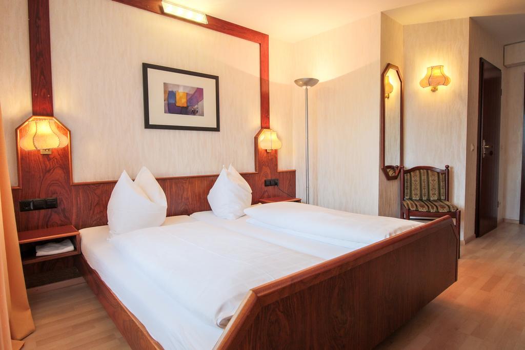 Hotel-Restaurant Und Gaestehaus Loewen Süßen 외부 사진