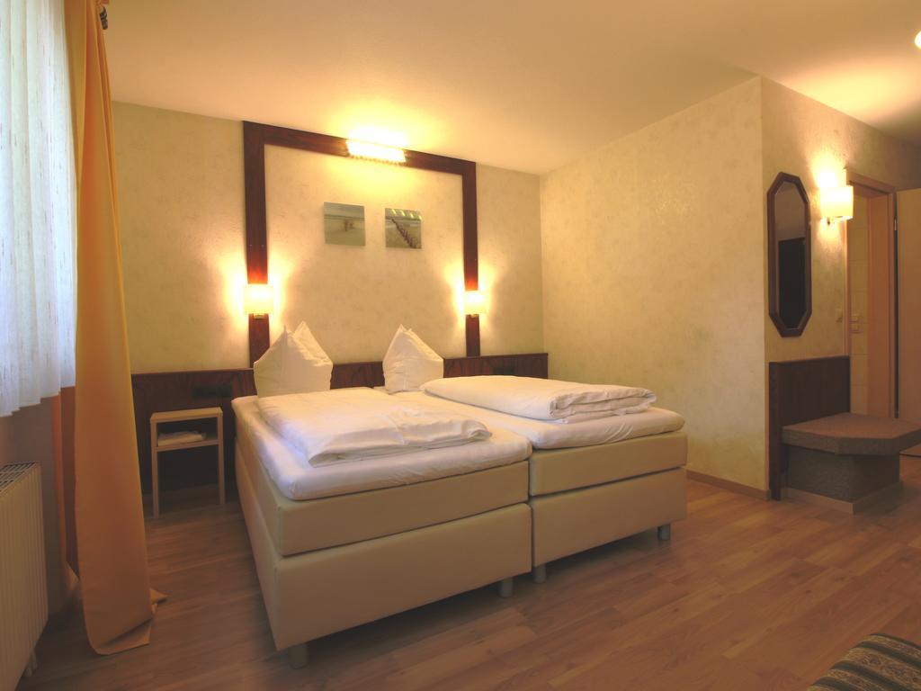 Hotel-Restaurant Und Gaestehaus Loewen Süßen 외부 사진