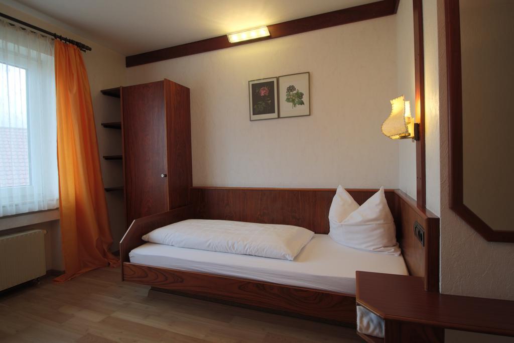 Hotel-Restaurant Und Gaestehaus Loewen Süßen 외부 사진