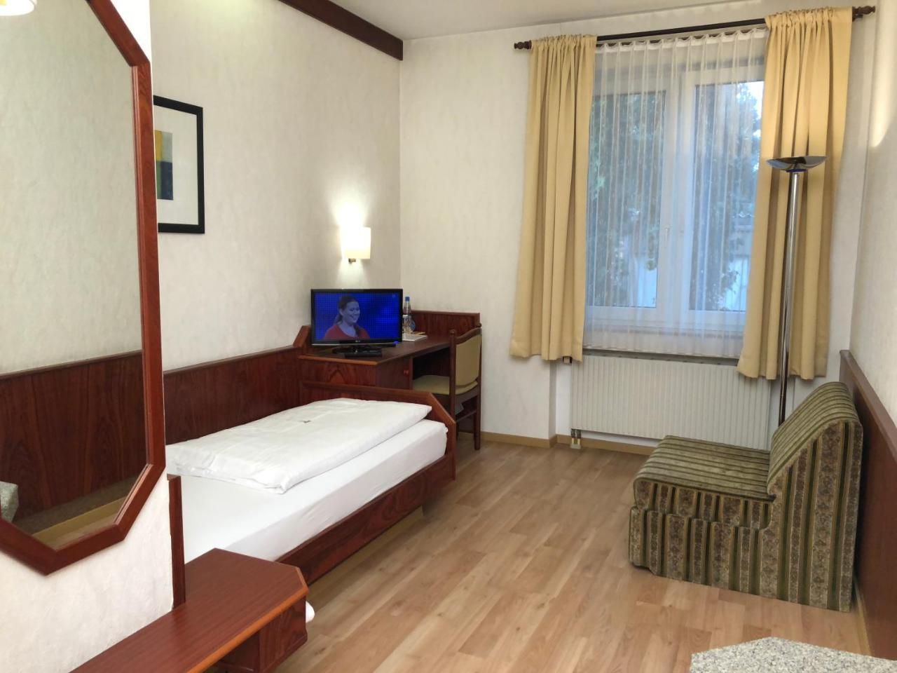 Hotel-Restaurant Und Gaestehaus Loewen Süßen 외부 사진