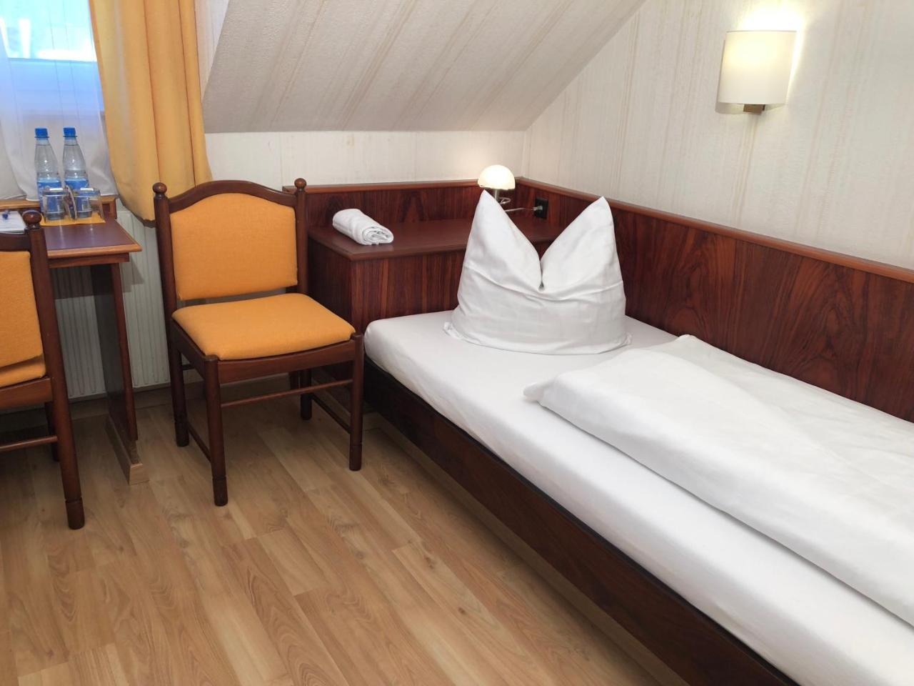 Hotel-Restaurant Und Gaestehaus Loewen Süßen 외부 사진