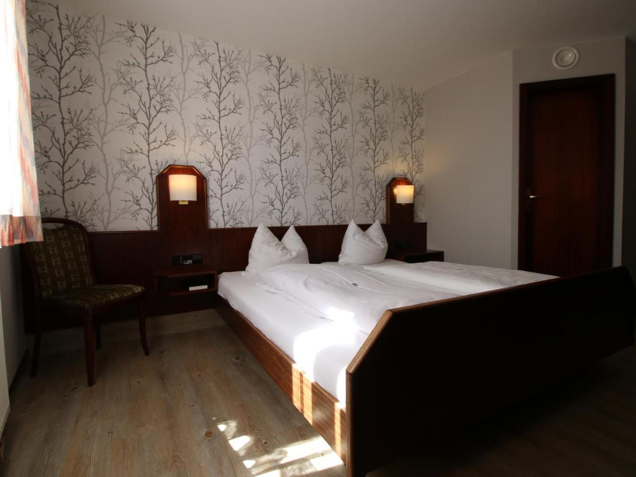 Hotel-Restaurant Und Gaestehaus Loewen Süßen 외부 사진