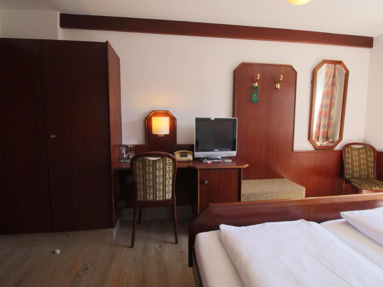 Hotel-Restaurant Und Gaestehaus Loewen Süßen 외부 사진