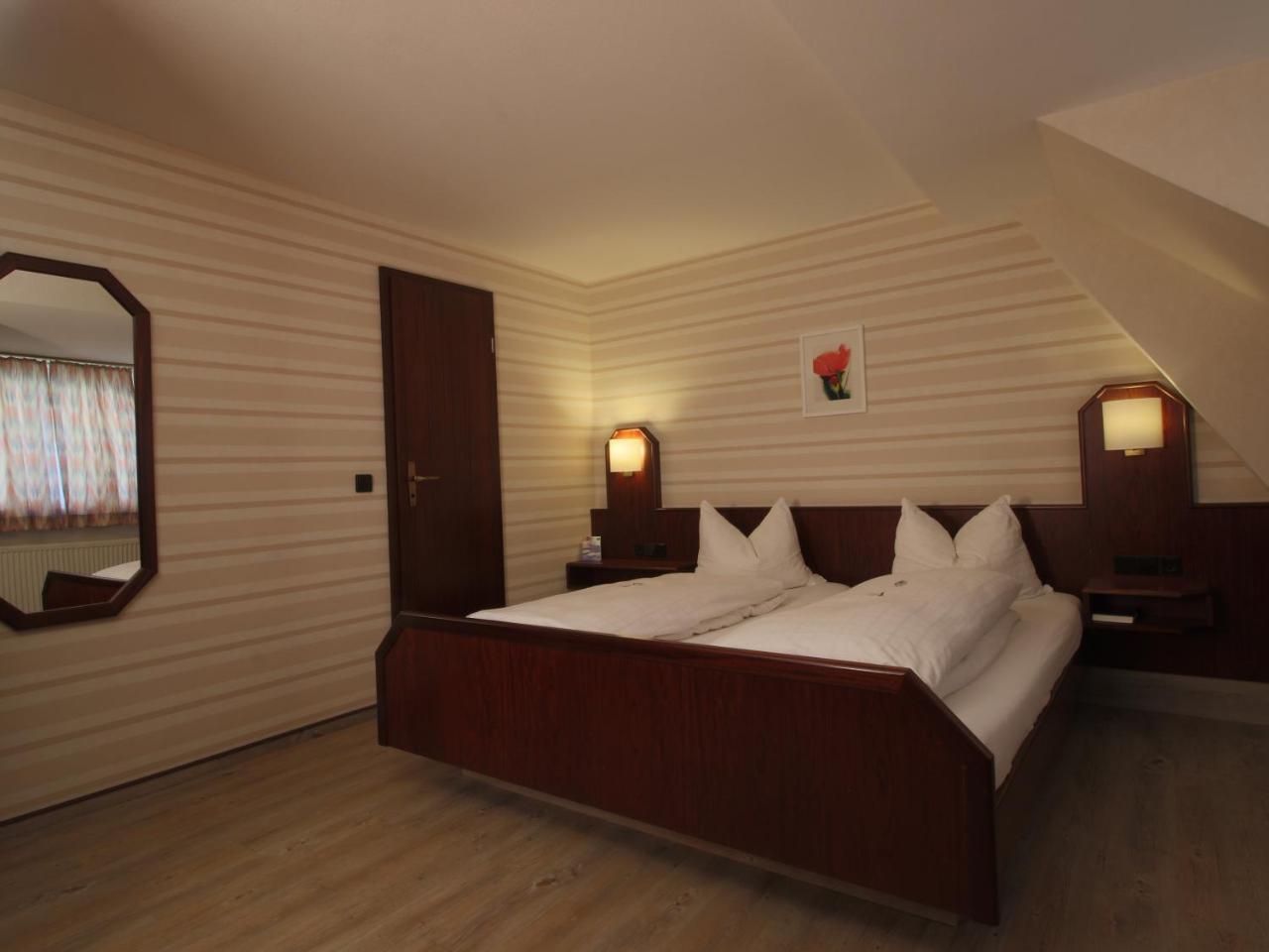 Hotel-Restaurant Und Gaestehaus Loewen Süßen 외부 사진
