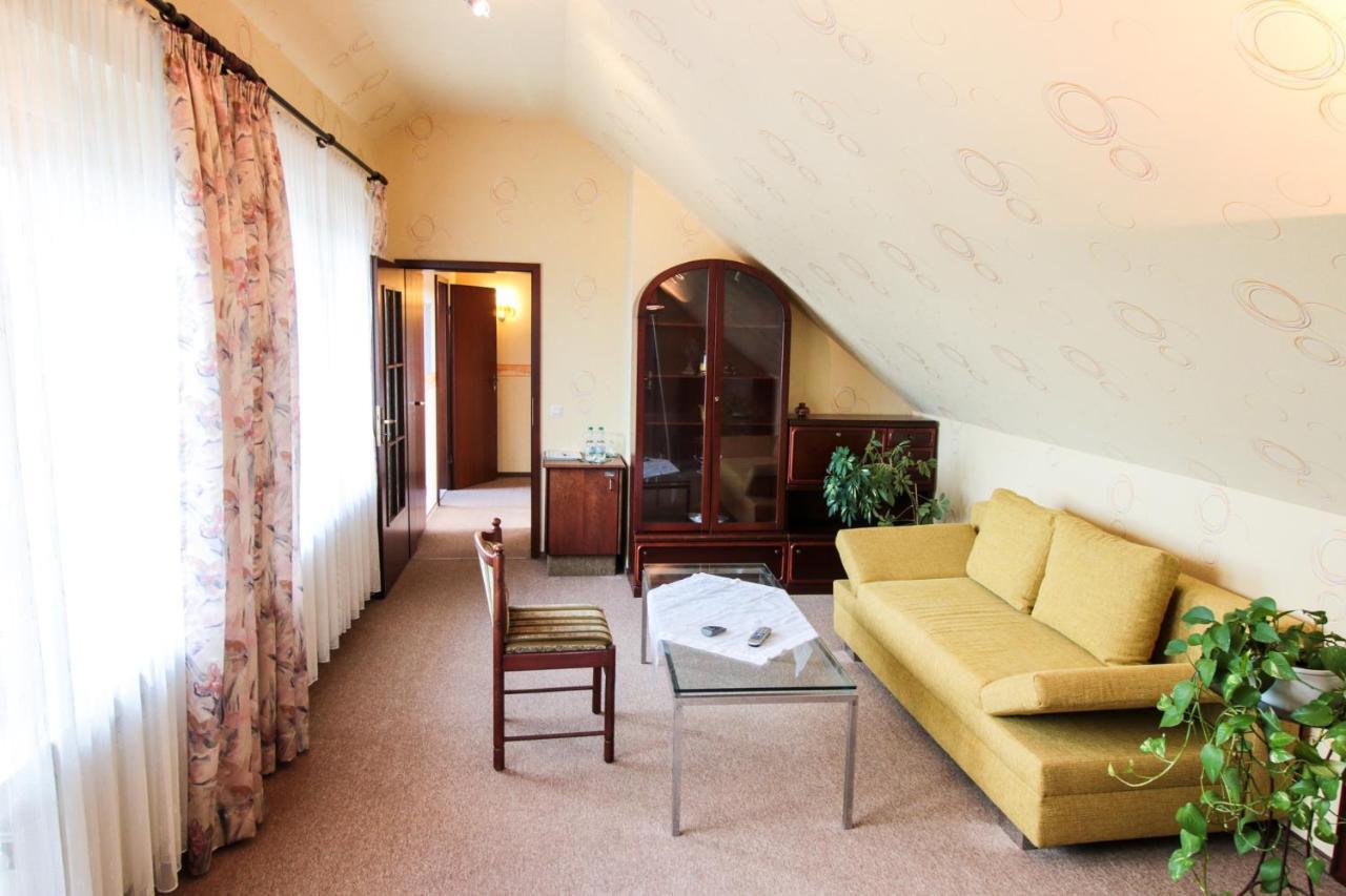 Hotel-Restaurant Und Gaestehaus Loewen Süßen 외부 사진