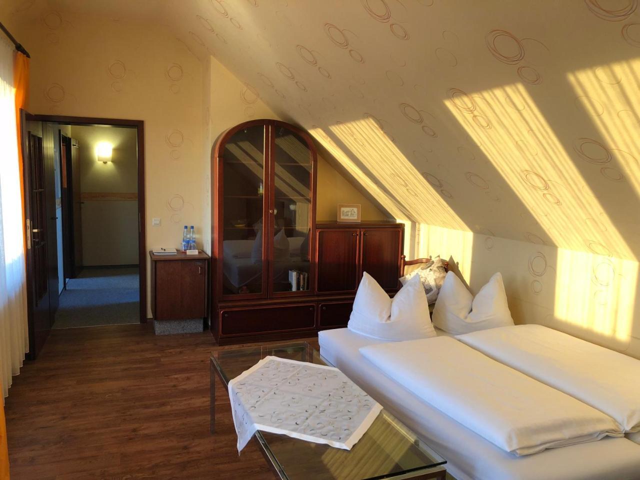 Hotel-Restaurant Und Gaestehaus Loewen Süßen 외부 사진