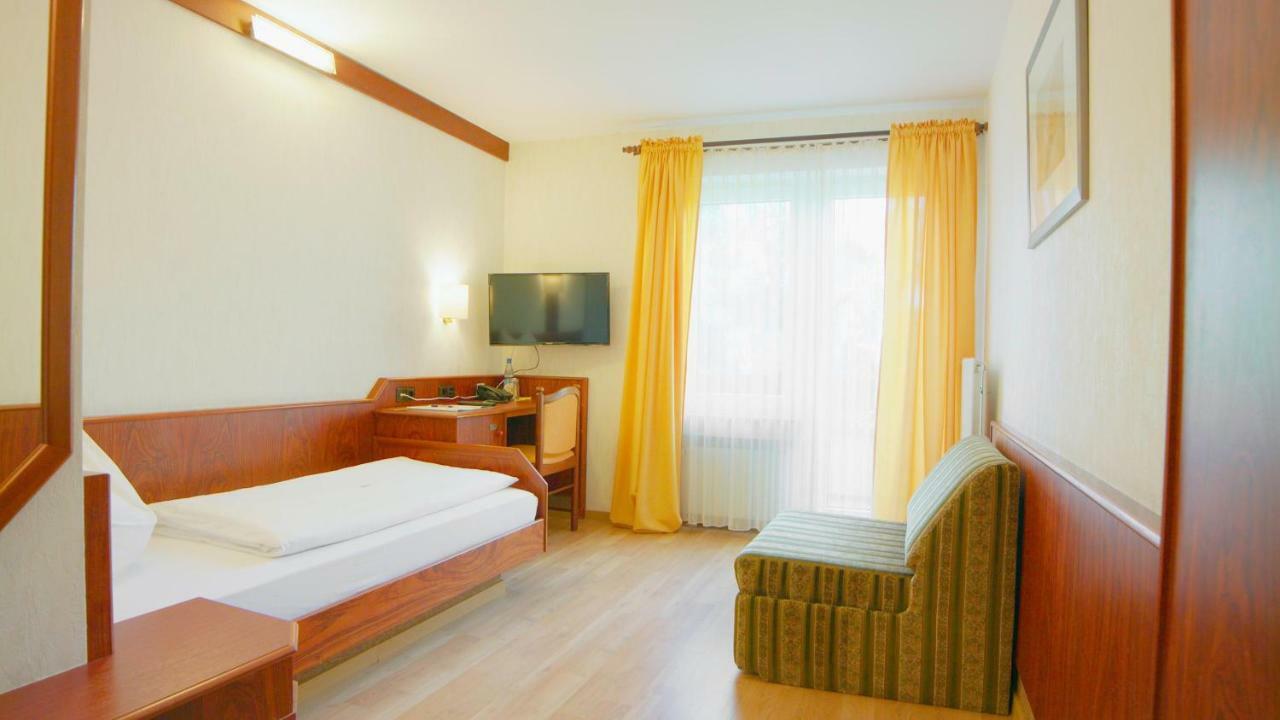 Hotel-Restaurant Und Gaestehaus Loewen Süßen 외부 사진